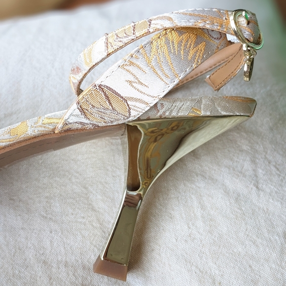 J. Reneé Floral Vaarika Heeled Sandals - Picture 2 of 10